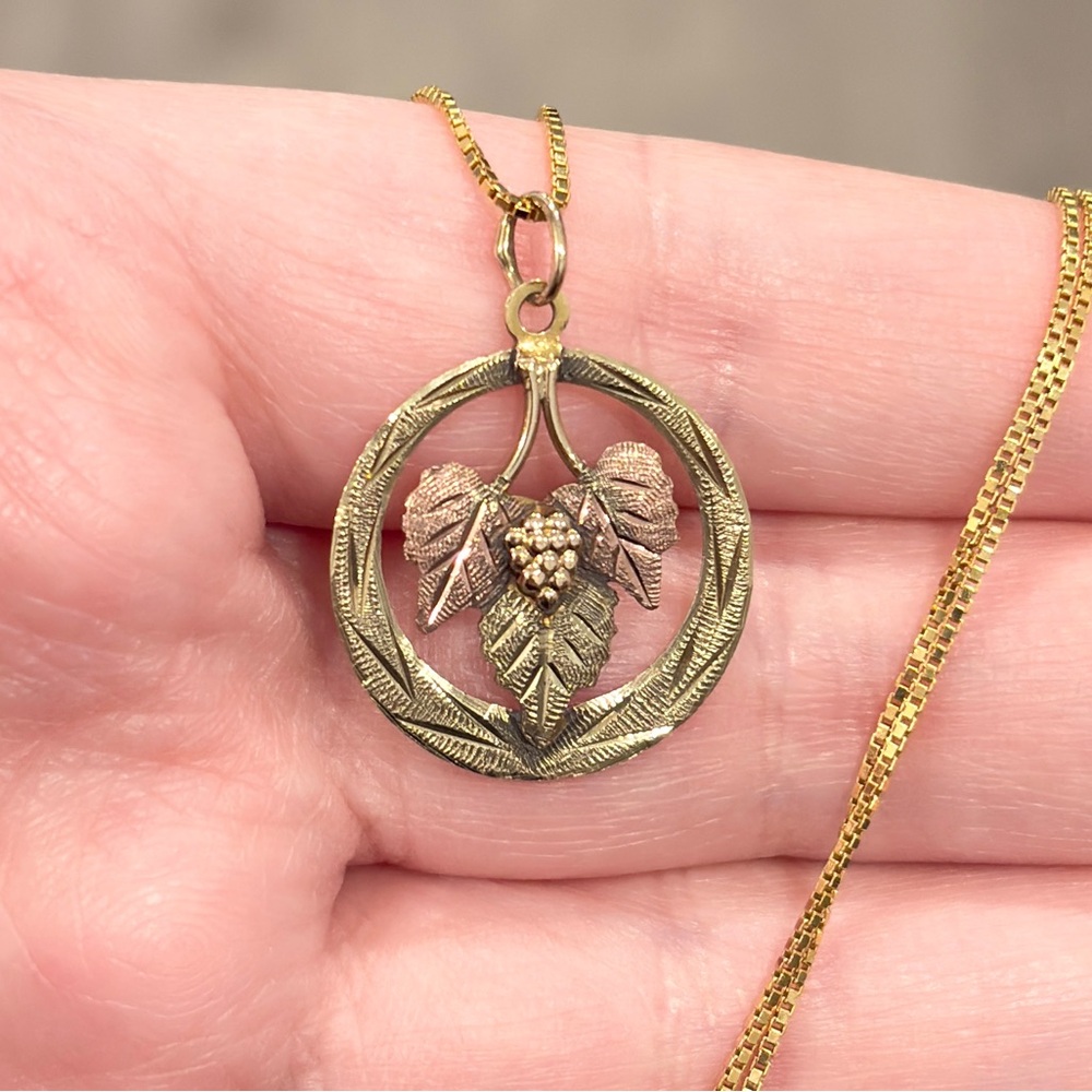 Vintage 10K Black Hills Gold Pendant, Mid Century, Classic Filigree Design - Picture 6 of 15